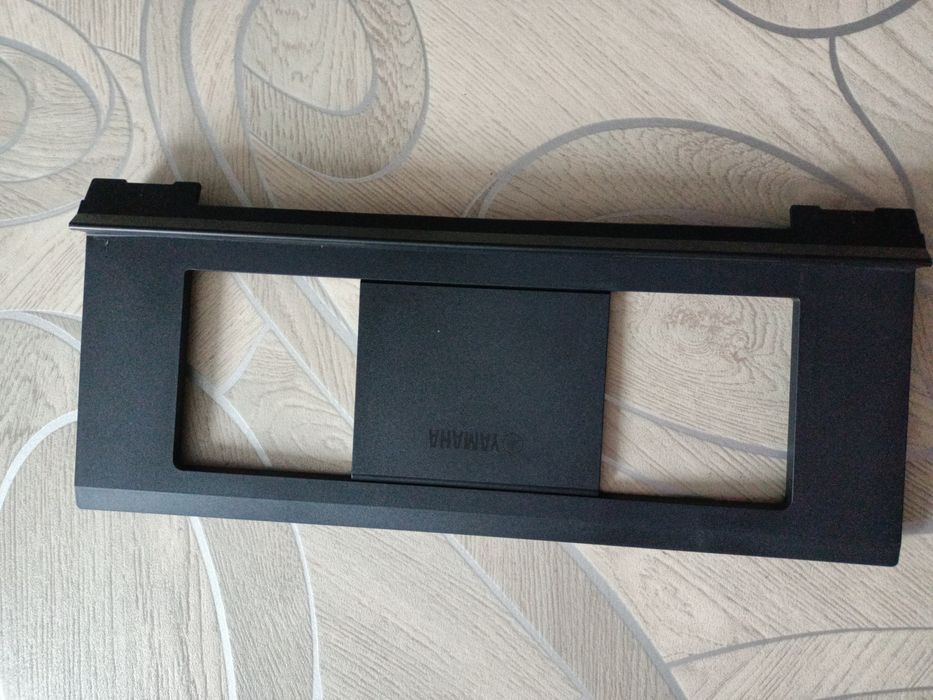 Продаю синтезатор Yamaha PSR - E373 с подставкой