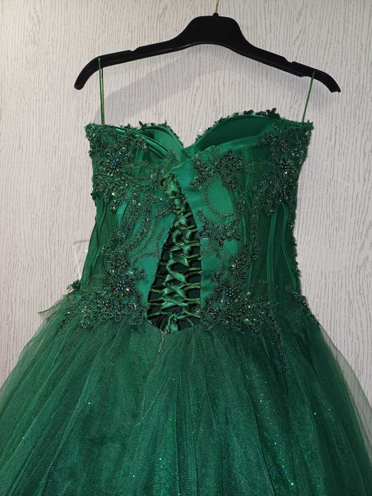 Абитуриентска официална рокля