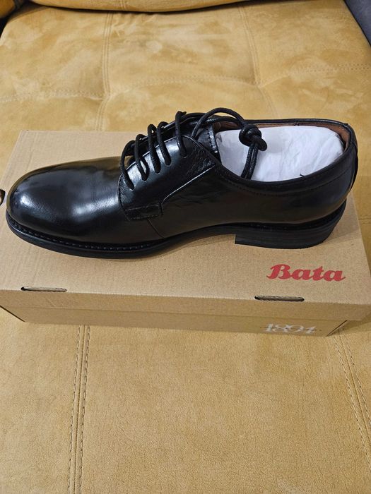 Спортно-елегантни кожени обувки Bata