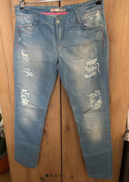 Vand 200 de perechi de blugi diferite marimi S-M XL