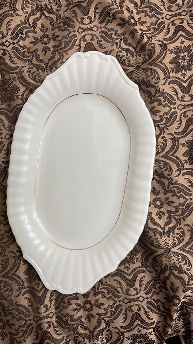 Platou oval elegant pentru servit