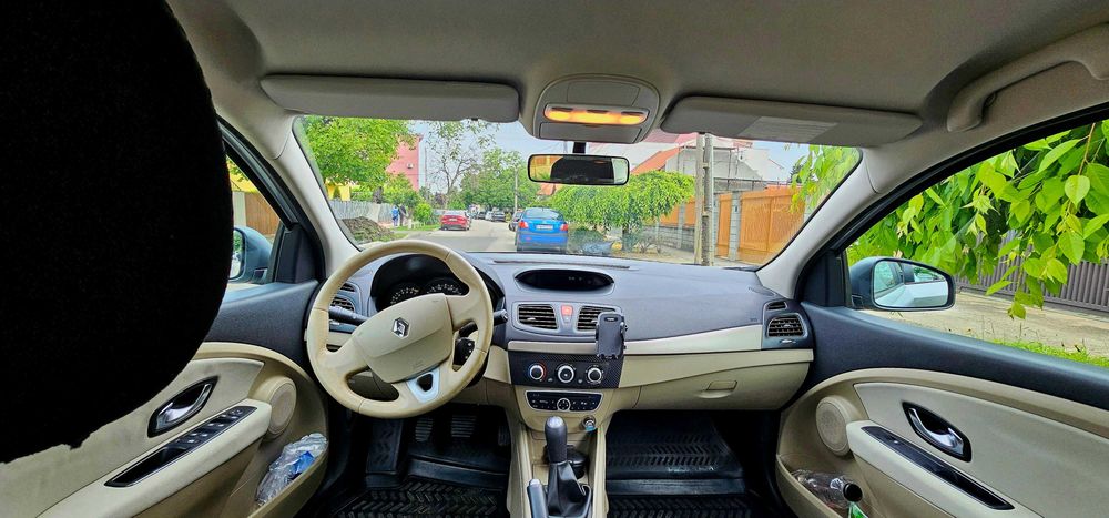 Vând Renault Fluence