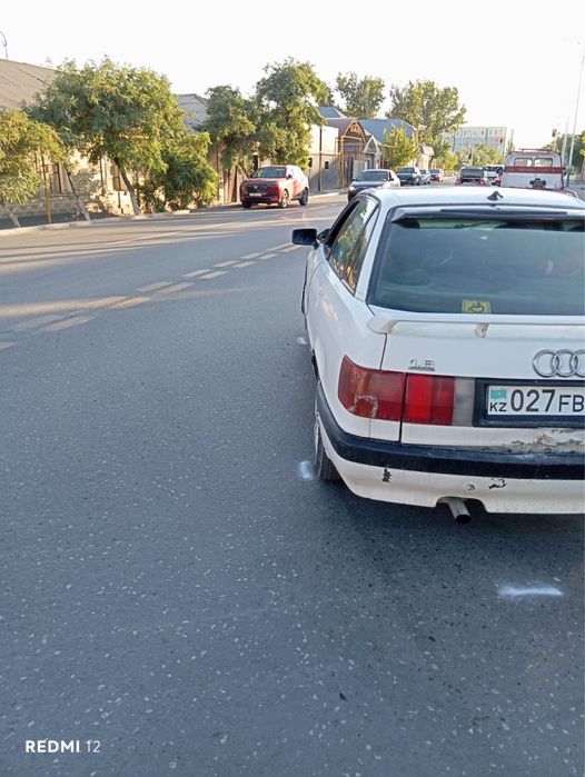 Легковой автомобиль Audi 80 на авторазбор