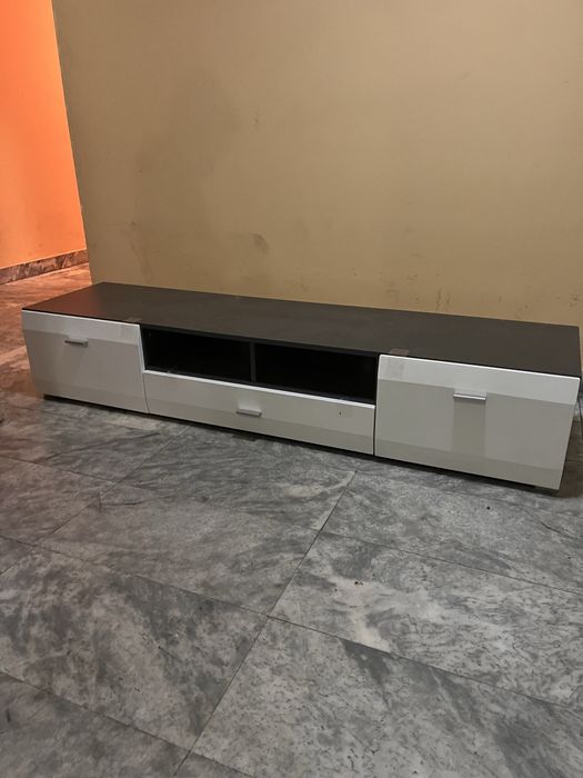 ТВ шкаф с отделения за съхранение