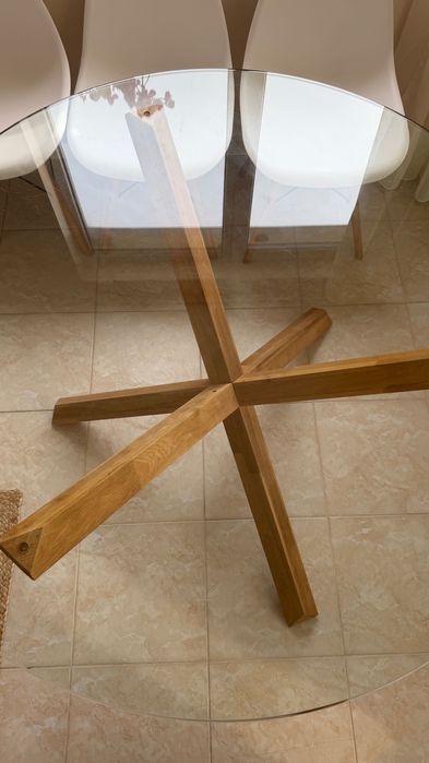 Продавам трапезна маса