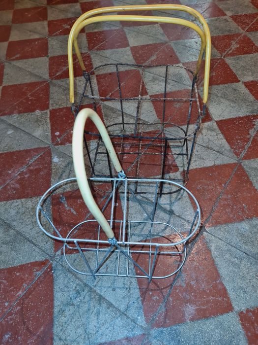Suport pentru 2 sticle  si 4 sticle de lapte comunism, anii 60-80