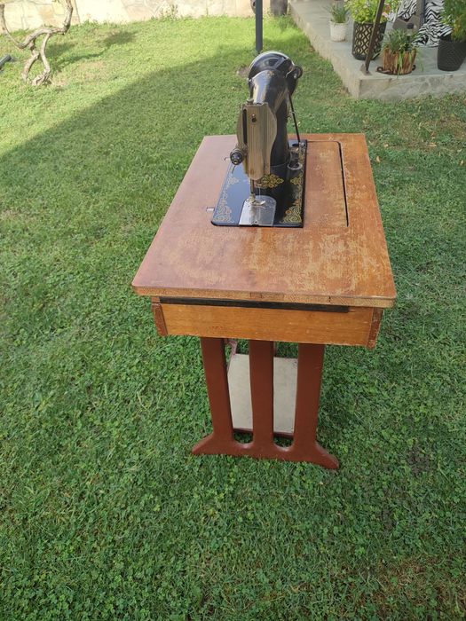 Крачна шевна машина Union, работеща, произв. в СССР