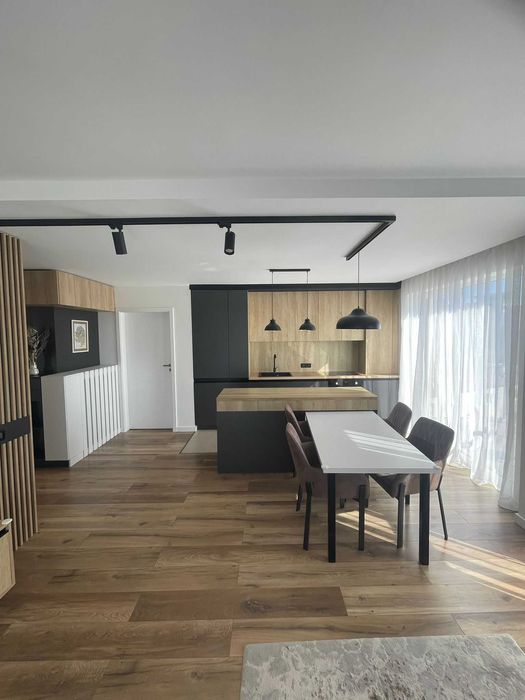 Închiriez apartament modern 3 camere,  terase,parcare, str. Mărășești