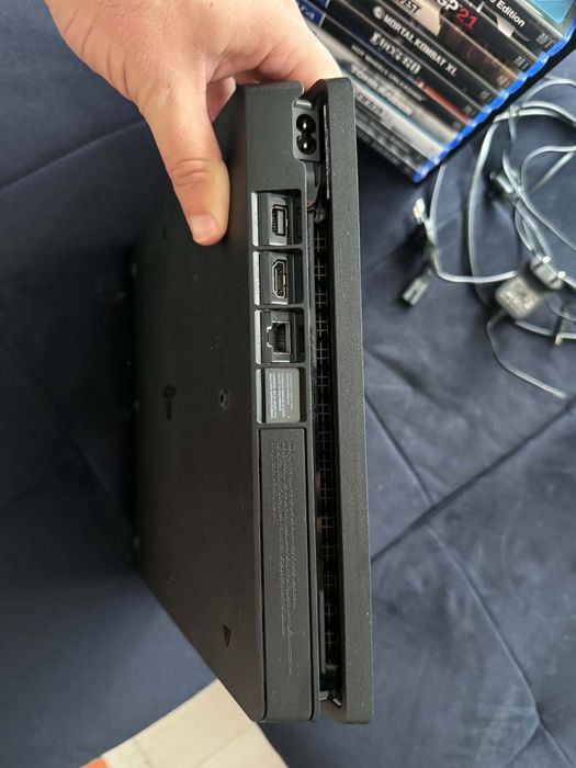Consola ps4 slim