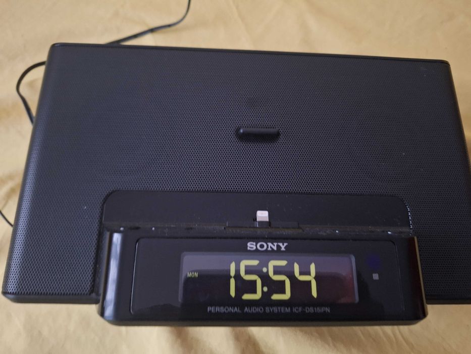 Radio Sony Dock Conector Lightning iPod iPhone cu ceas deşteptător