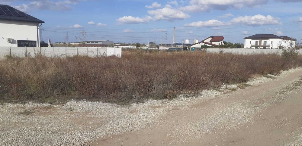Domnesti- str. Simfoniei, intravilan - construibil,  775mp cu dubla deschidere la 2 strazi - 27x28,  gaz, curent, zona de casecase,  asfalt pana