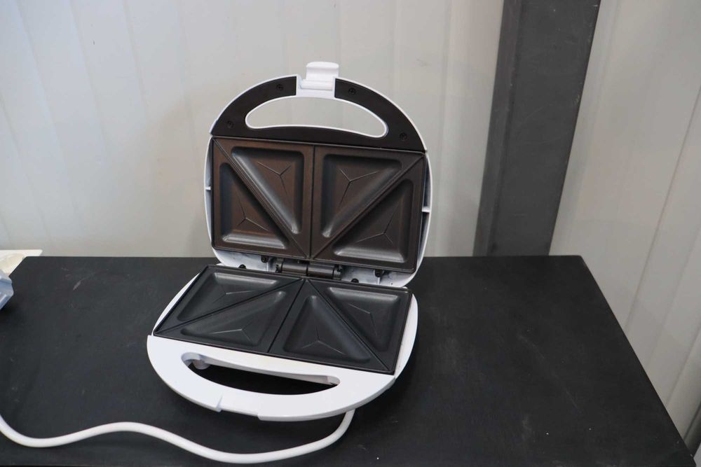 Уред за сандвичи Tristar SA-3052, 750 W, Бял с дефект