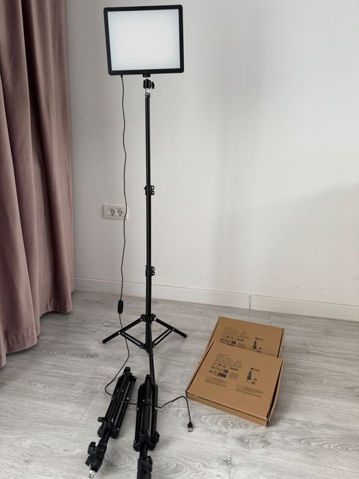 Vanzare Iluminat video reglabil 30.5 cm cu suport pt trepied.