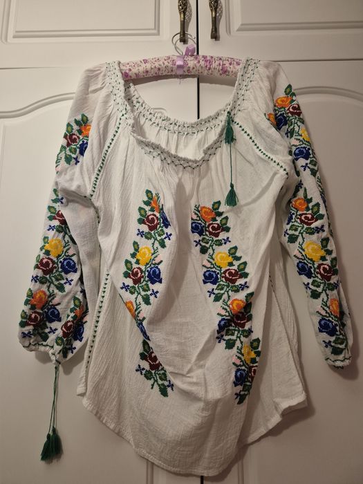 Costum popular romanesc