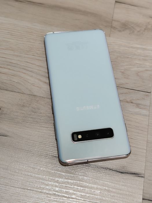 Samsung S10 Plus 128 gb Ram 8 android 12