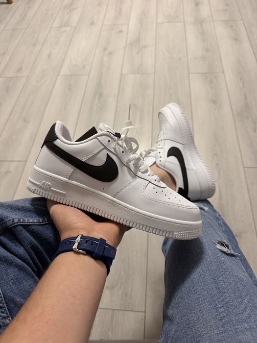 Adidasi Barbati Nike Air Force 1 Alb & Negru!