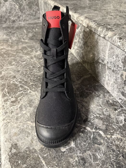 Чисто нови оригинални  боти HUGO