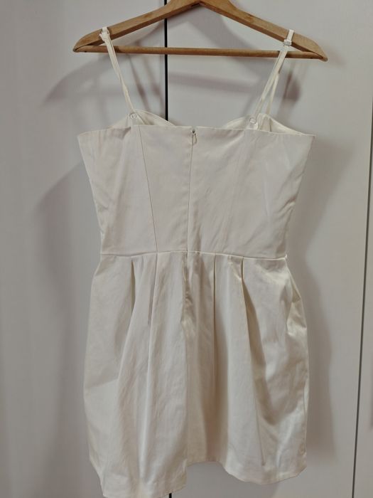 Бяла къса рокля Gina Tricot/42L