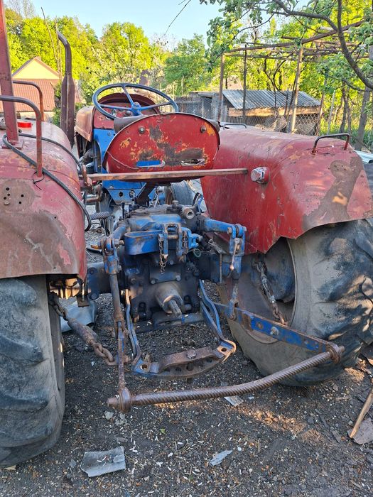 Vând tractor fiat