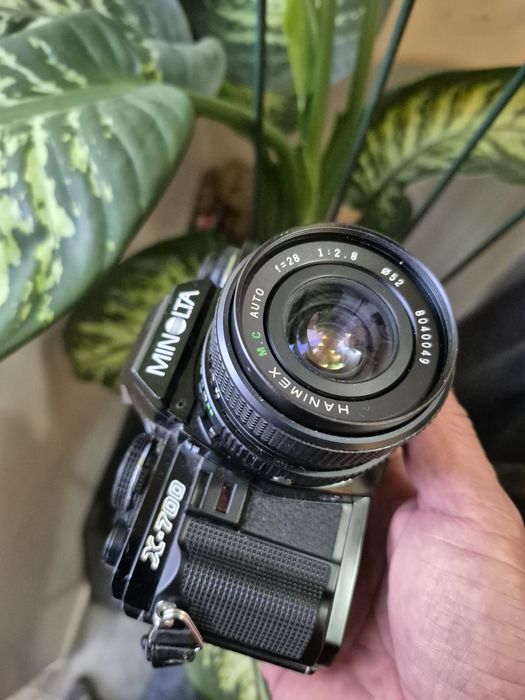 SLR Minolta X700 cu obiectiv 28mm