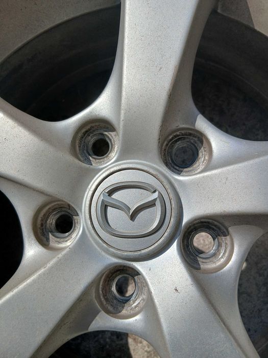 Алуминиеви джанти с гуми