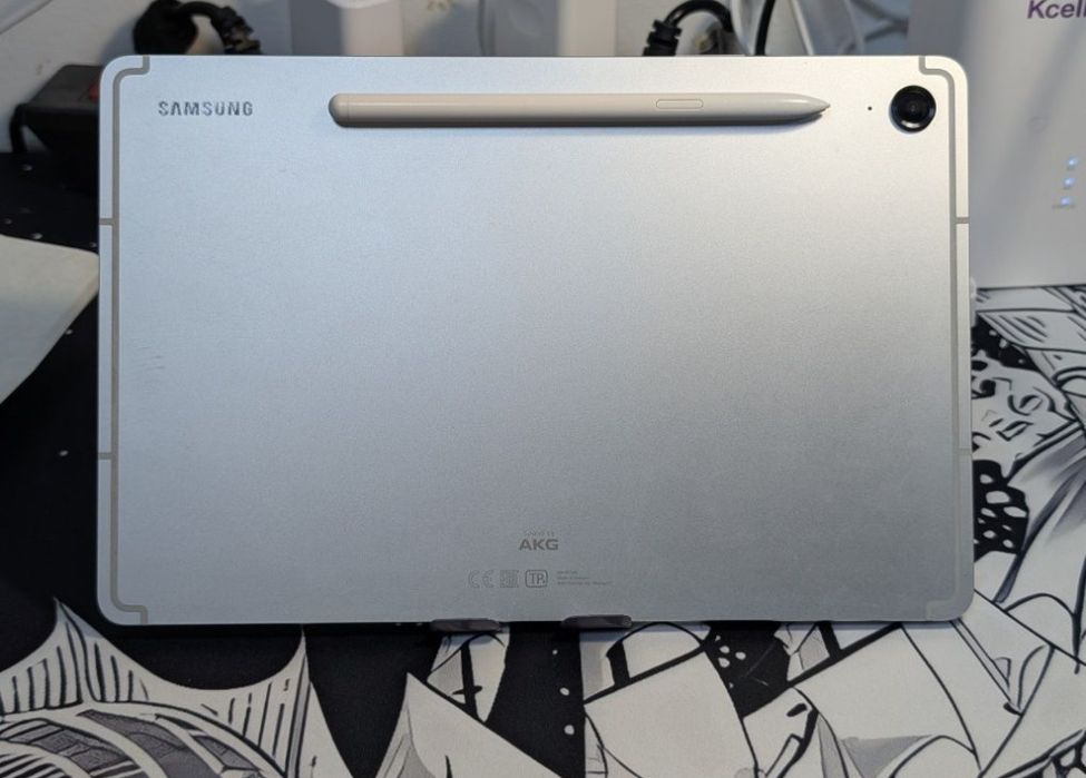Samsung tab s9fe 128/6 не вреден для глаз IPS