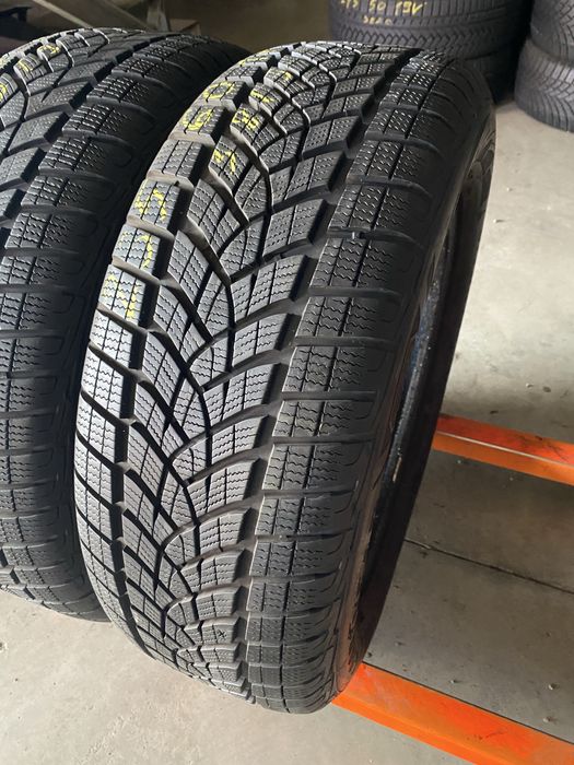 Anvelope iarna 235/60/17 Goodyear Ultra Grip Performance 235 60 17 R17