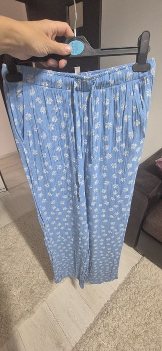 Pantaloni Stradivarius lejeri si fluizi mărimea S noi