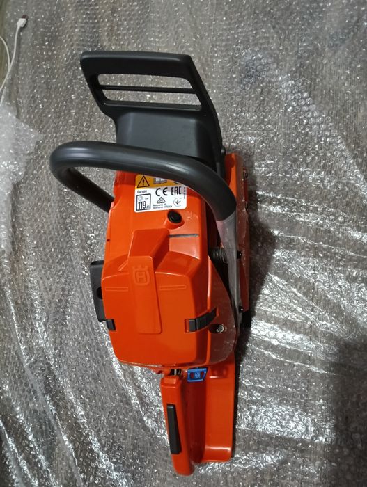 Schimb sau vând  Husqvarna 372 XP-XTORQ că nouă