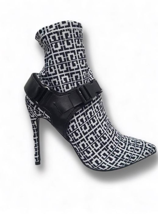 Разпродажба на боти и ботуши