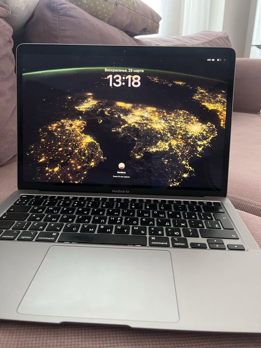 Продаю срочно Macbook Air 13, 2020