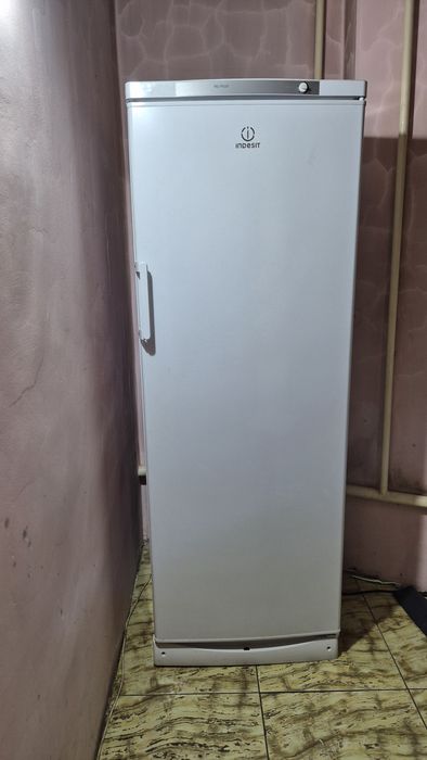 Вертикальная морозильная камера