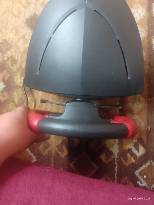 Vând volan gaming funcțional