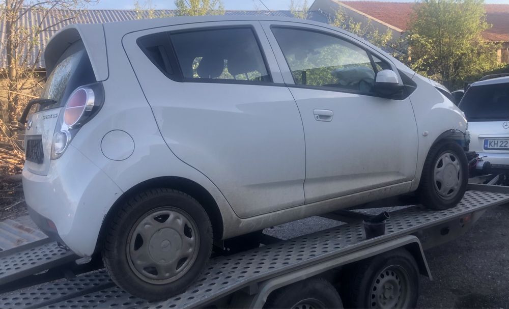 Chevrolet spark 1.0 i на части