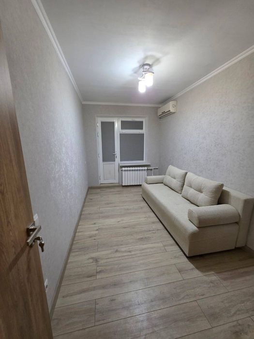 Продается 4-х комнатная 77 Серия гостиница Россия