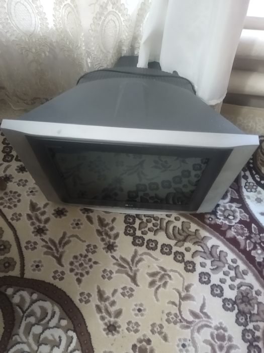 телевизор сотилади 3тача