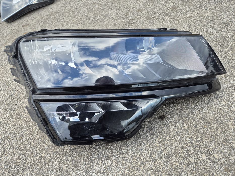 Десен фар Skoda Karoq