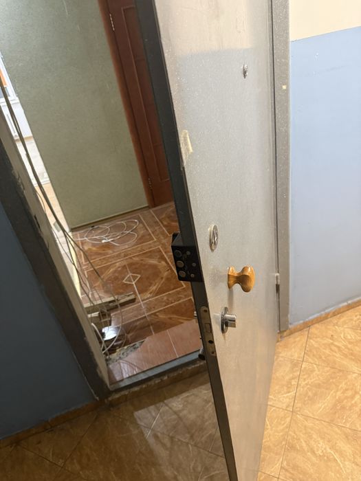 Железный дверь продаеться