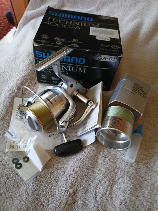 Mulineta Shimano Technium FA4000 cu tambur de rezerva