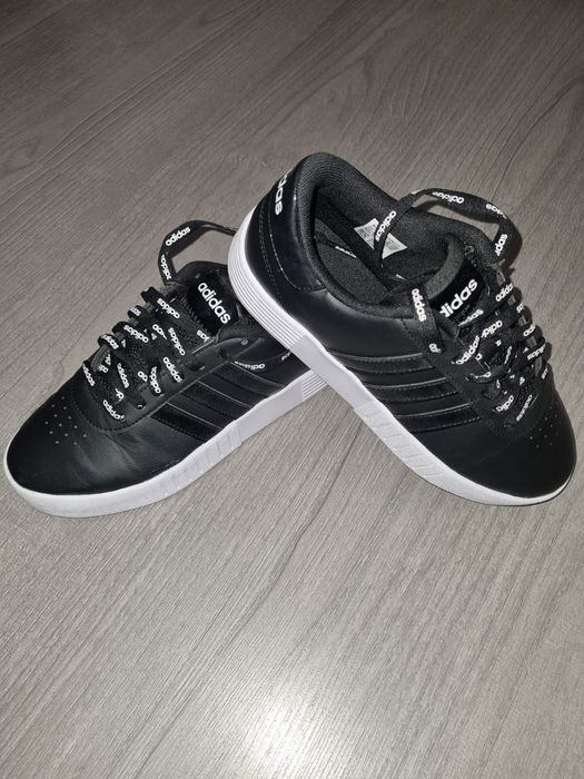 Adidasi dama marime 38