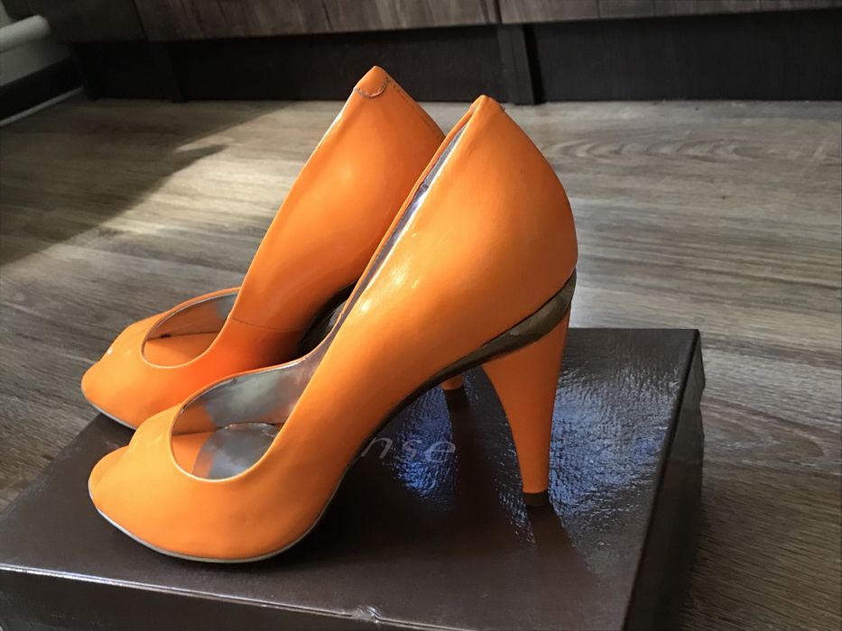 Продам женские туфли