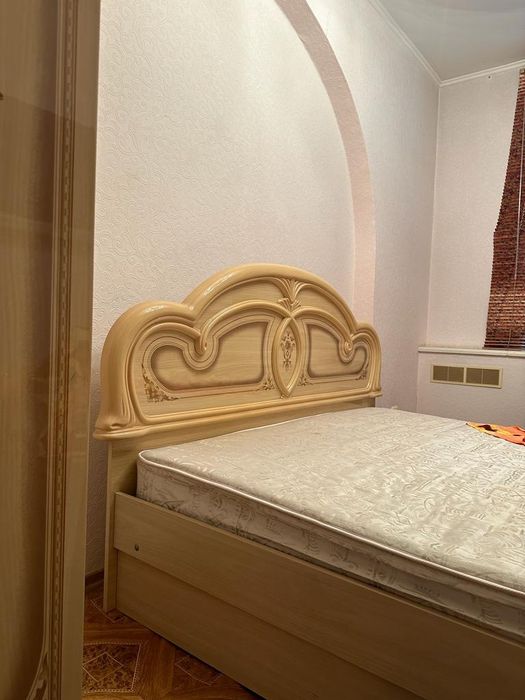 Продам спальный гарнитур