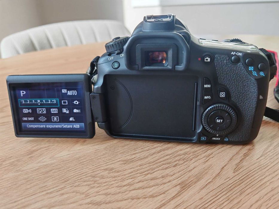 Canon EOS 60D DSLR + Canon 10-18mm