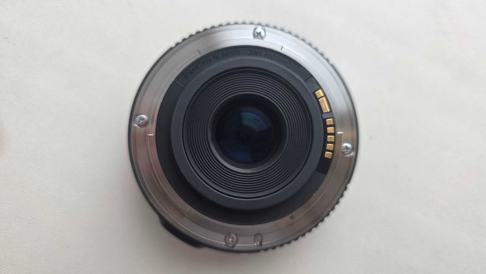 Объектив Canon EF-S 24mm 2.8 STM