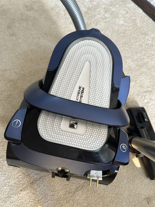 Пылесос в отличном состоянии Tefal