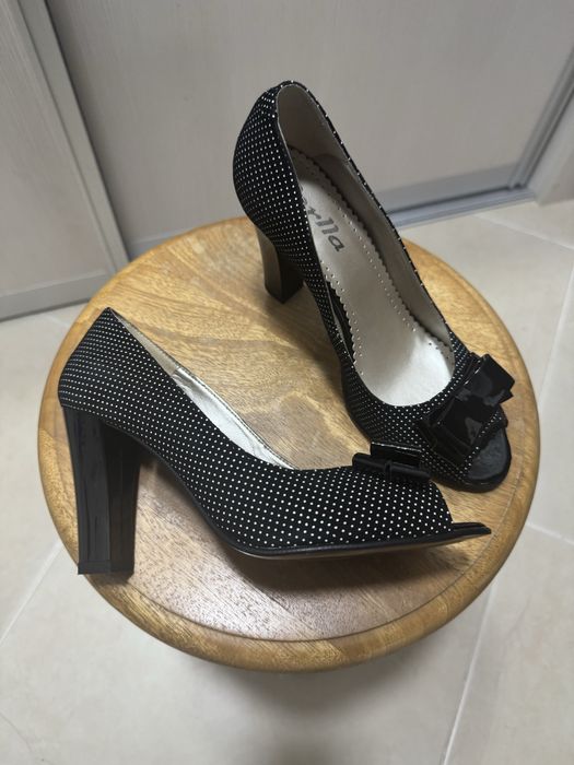 Pantofi negri, piele