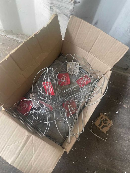 Диспенсер для туалетной бумаги и полотенец