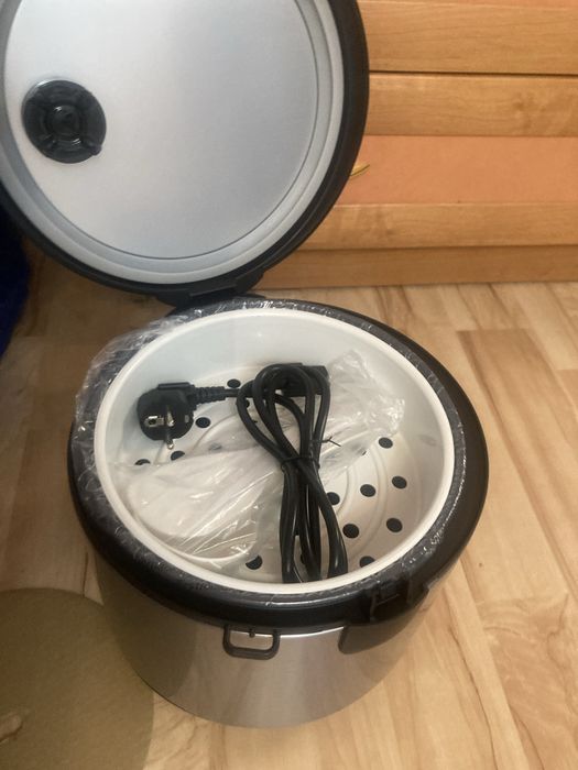 Продаю мультиварку новую