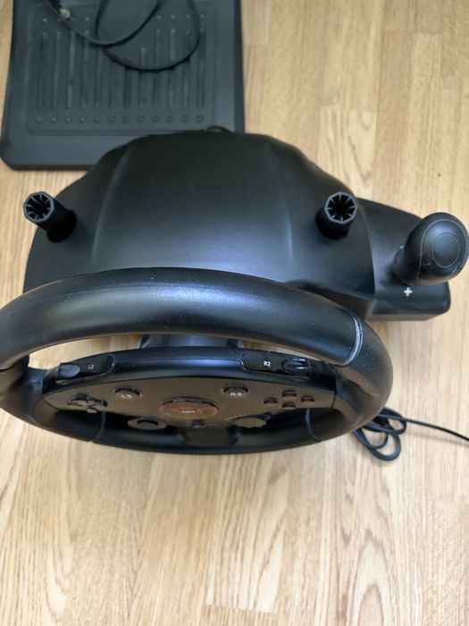 Volan de gaming Trust (cu pedale) – pentru PC / PlayStation