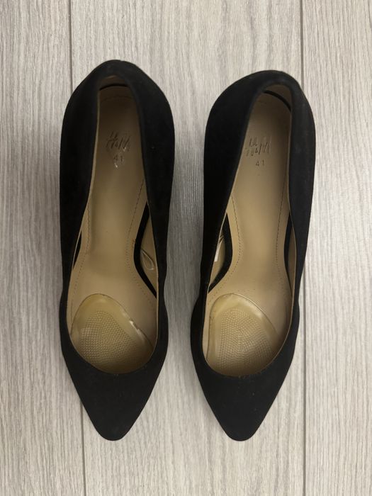 Черные туфли на каблуке